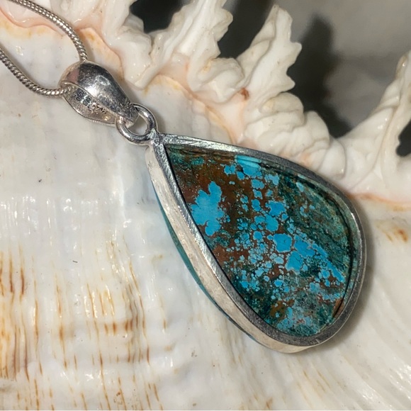 Kingman Turquoise natural gemstone teardrop pendant - Picture 5 of 8